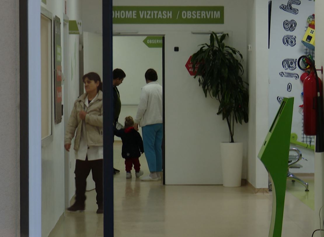 Shëndetësia falas? OBSH: Shqiptarët paguajnë rreth 60% të shpenzimeve nga xhepi