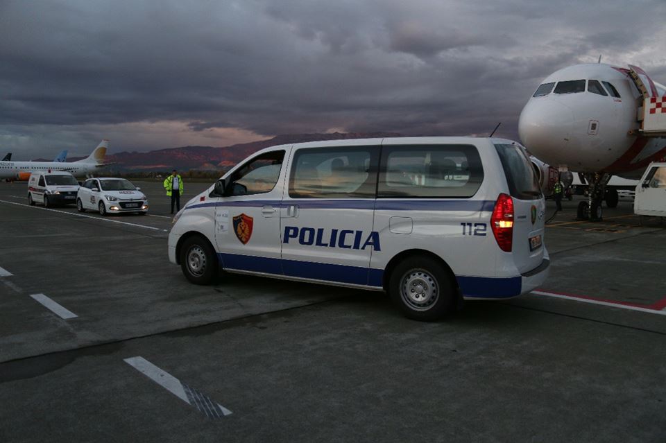 Sekuestrohen mbi 22 mijë euro dhe dokumente false, procedohen 6 persona në Rinas