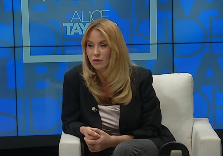 “Piva 2 teke raki dhe ngatërrova biletën”, Alice: Aventura që më solli në Shqipëri