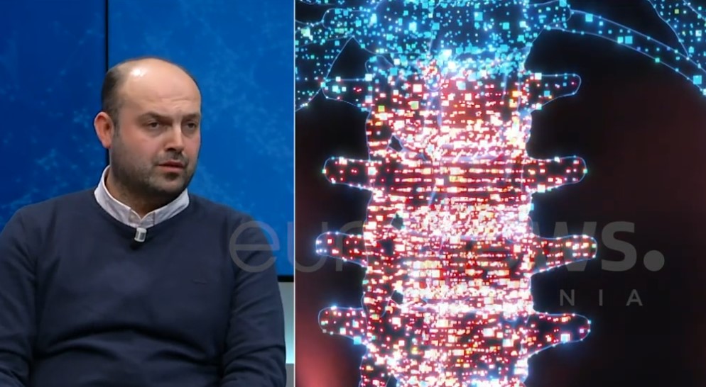 Zbuloni shkaqet e skoliozës, mjeku ortoped tregon faktorët kryesorë të saj