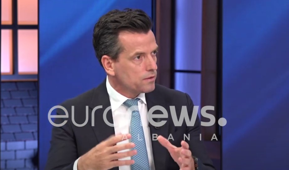 A erdhi fundi politik i Veliajt? Ja si përgjigjet Agron Shehaj