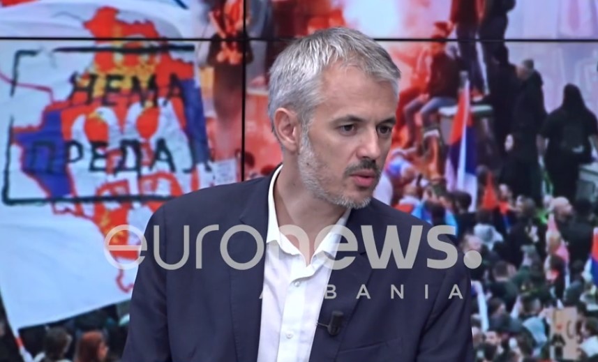 Serbia në krizë nga protestat, analisti: Pse Vuçiç po e ruan pushtetin me çdo kusht