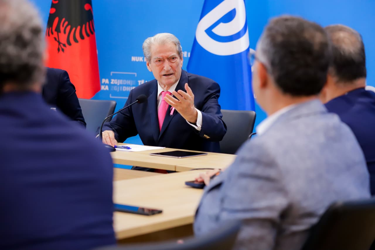 Berisha paralajmëron mocion ndaj Begajt: E bëjmë për nderin e institucionit