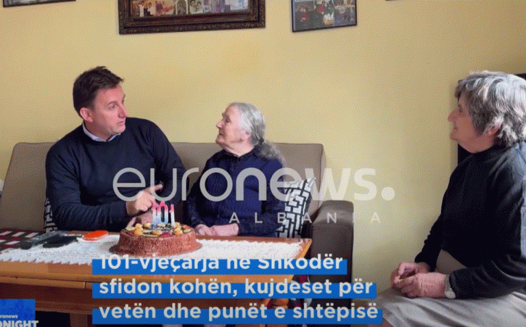 101-vjeçarja në Shkodër sfidon kohën, kujdeset për veten e punët e shtëpisë